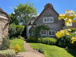 Thatch Cottage Singleton 2 miles from Goodwood，位于Singleton的酒店