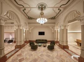 Palatinus Grand Hotel，位于佩奇的酒店