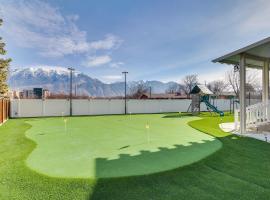 Game Room & Playground! Huge Family Home in Orem，位于奥勒姆的酒店