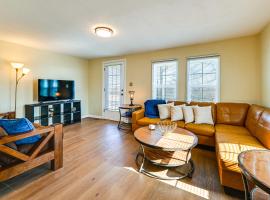 Explore the Bourbon Trail! Tranquil Country Home，位于Loretto的酒店