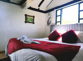 La tranquera hotel，位于莱瓦镇的带停车场的酒店