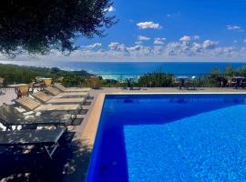 Villaggio Turistico La Fenosa，位于卡梅罗塔码头的酒店