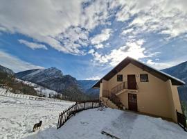 Family owned self sufficient ECO farm TARA，位于普列夫利亚的带停车场的酒店