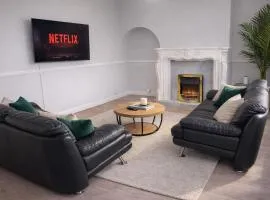 Modern 3 Bed Apartment Near Leeds Arena Free Parking