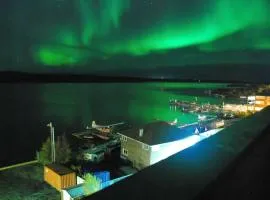 See Aurora and lake from EVERY room - 2bd 2bth