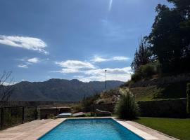 Cabaña Piedra Andina - Cacheuta Mendoza，位于且乌塔的酒店