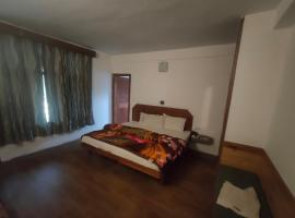 billi n saffron stay，位于马拉里的酒店