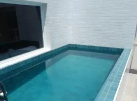 Apto Cobertura com Piscina 08 pessoas 03 dormitórios Bertioga SP Frente Mar