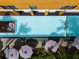 Book a Bed Poshtel - SHA Plus，位于普吉镇的酒店