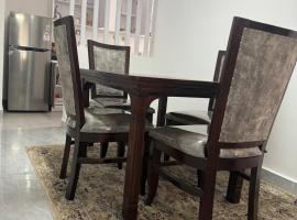 The Nirvana Place，位于Gatunga的带泳池的酒店