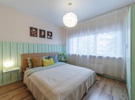 Mugav rõduga kodu Rapla linnas koos tasuta WiFi, TV & parkimisega ootab Sind!，位于拉普拉的酒店