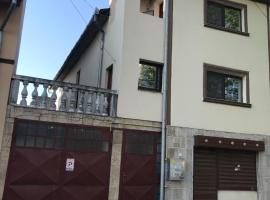 Pensiunea Cosmin，位于Gherla的酒店