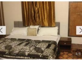 TWB palace and Guest house，位于瓜廖尔的酒店