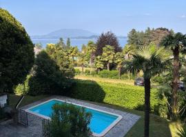 Dimora Vista Lago Con Piscina，位于莱萨的酒店