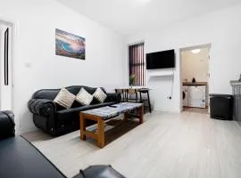 New! 2 Bed Apartment in Newcastle, FREE WIFI!
