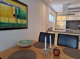 Central,free parking and 10 min walk to train station