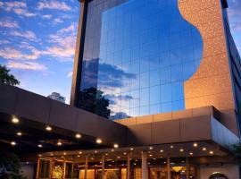 Golden Cassia Infopark Business Hotel，位于卡卡纳德的酒店
