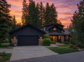 Slice of Heaven by NW Comfy Cabins