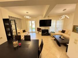 Villa Mickey，位于卡尼奥提的带停车场的酒店