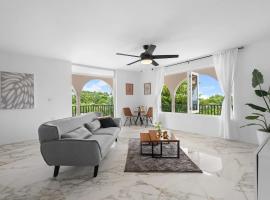 Montmare Exclusive Paradise Getaway Villa with Pool，位于卡罗利纳的酒店