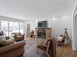 Perfect Group Stay in Cornwall 3 Bedroom and Theater Room，位于康沃尔的酒店