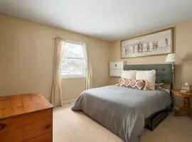 Private Suite with Hot Tub, Gym and Laundry