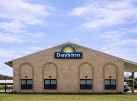 Days Inn & Suites by Wyndham - Canton First Monday Trade Days，位于坎顿的酒店