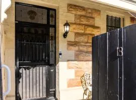 The Arches-Beautiful 3-Bedroom Family Stay Near Adelaide Oval, City Events and Amazing Dining
