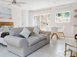 Sea La Vie, Amblewood Guesthouse