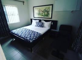 Village Francophone Hotel，位于Kasoa的酒店