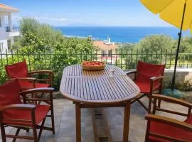 Serene Seaview Getaway with Garden in Akrata