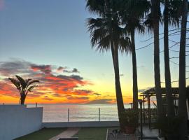 CHALET directo al MAR，位于贝尼卡洛的酒店