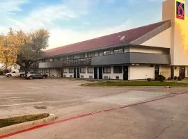 Studio 6 Suites Dallas TX - Loop 12 West