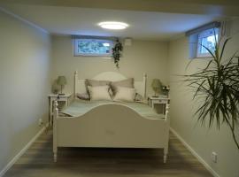 Härligt boende, nyrenoverat，位于布罗斯的酒店