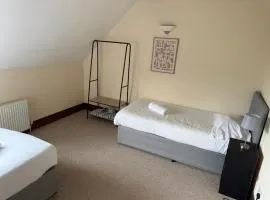 Cozy 2 Bed Flat in Town Centre