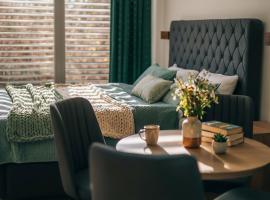 White Blue Ohrid - Free Parking Balcony near Lake and Old Town Apartments，位于奥赫里德的酒店