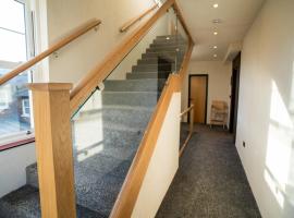 Roza Hotel，位于恩菲尔德的酒店