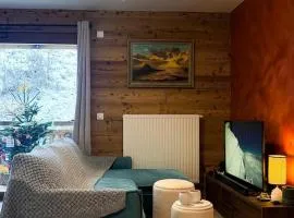 Le Petit Roc Cozy Basecamp in Roc dEnfer