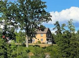Nice Home In Rörvik With Wifi，位于Rörvik的酒店