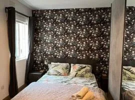 Airport Accommodation Bedroom with your own private Bathroom Self Check In and Self Check Out Air-condition Included