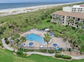 Modern oceanfront condo with two pools & private washer/dryer