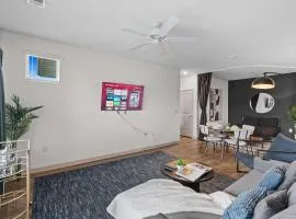 Upscale King 4BR Suite Mins to Uptown Charlotte