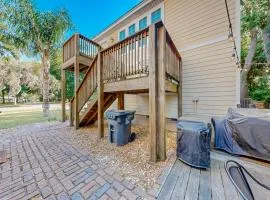 Charming apartment with beautiful marsh views and shared patio