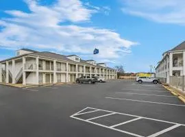 塔斯卡卢萨贝蒙特旅馆套房酒店