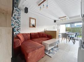 Escapade marine Carnac, Petite Maison toute équipée et confortable, au calme entre plage et ville avec jardinet au sud，位于卡纳克的酒店