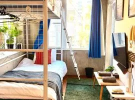 新宿まで1駅 初台駅徒歩9分 コンビニ2分 PokeMonと暮らすデザイナーズルーム