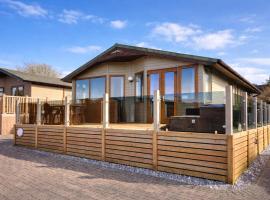 Beautiful 3-bed Coastal Lodge，位于West Down的山林小屋