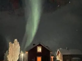 Tvåvåningshus i lantlig miljö