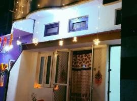 Maa yatri niwas (home stay)，位于乌贾因的自助式住宿