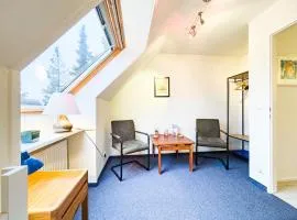 TraveNah - Ruhige 3-Zimmer-DG-Ferienwohnung im Grünen mit eigenem Eingang und Fahrradgarage